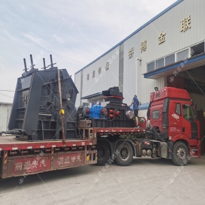 1000*700液壓對輥制砂機，1210反擊破發往四川